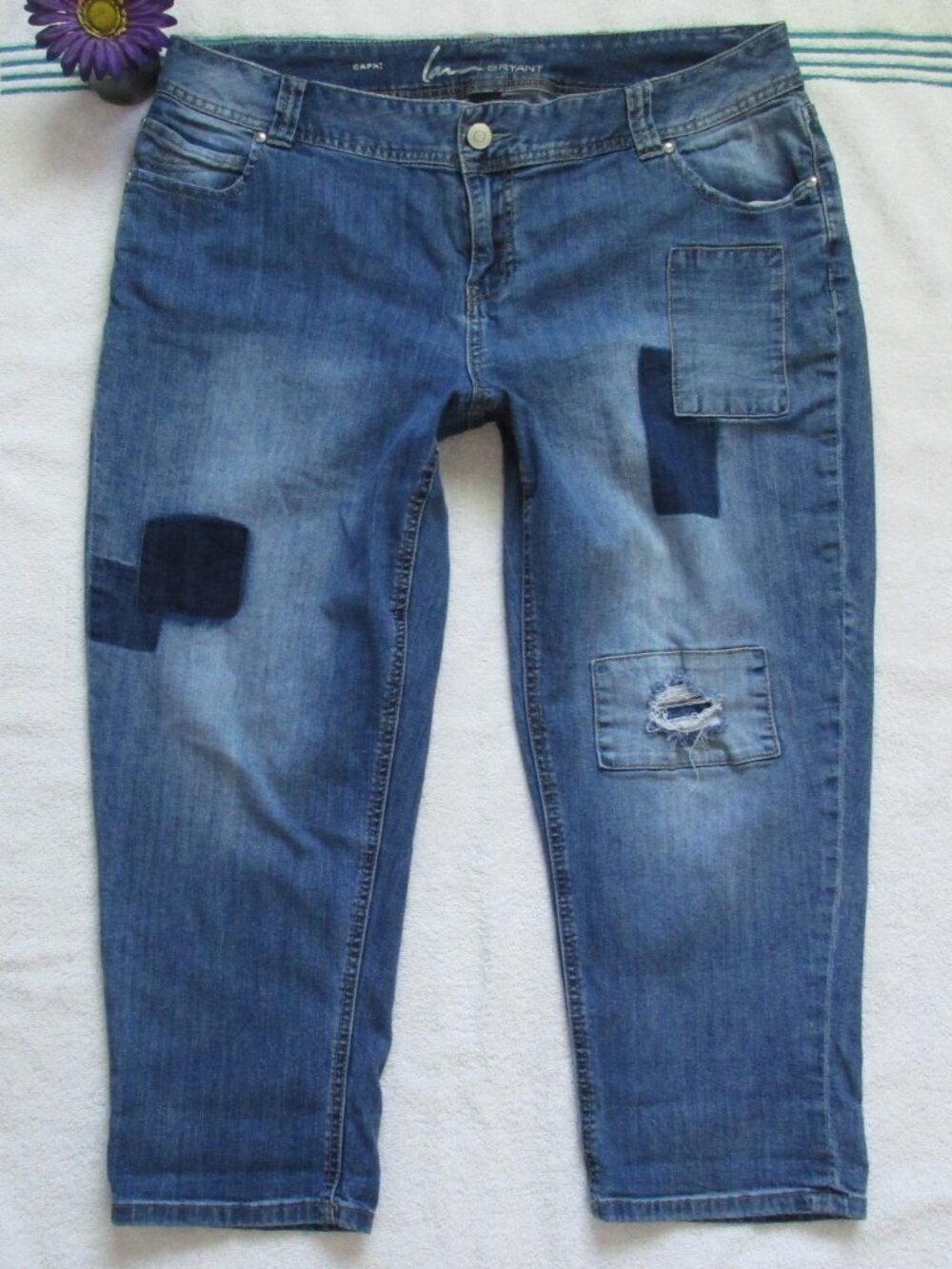 LANE BRYANT Jeans Size 16 Distressed Capri Denim